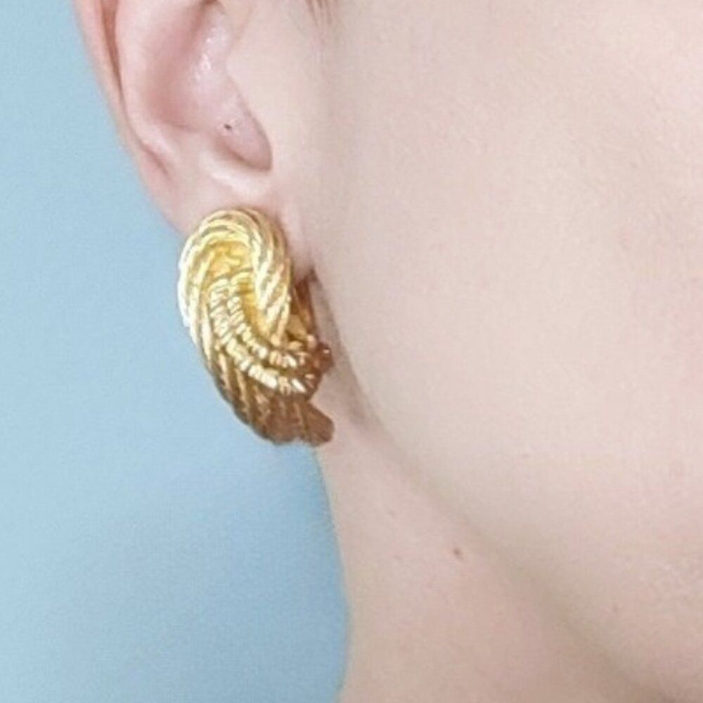 Christian Dior vintage earrings EUC w/COA - Picture 1 of 8
